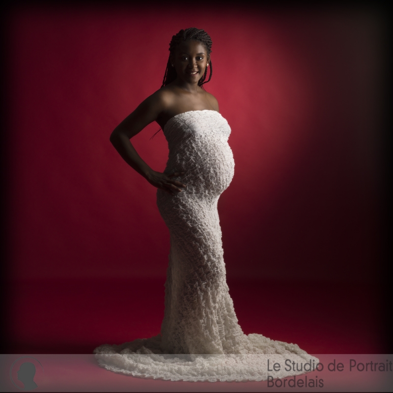 IRÈNE, OU LA BEAUTÉ D'UNE FEMME ENCEINTE... 